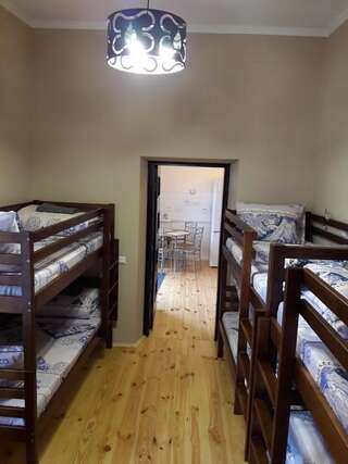 Хостелы SWEEThostel Винница Кровать в общем номере с 4 кроватями-53