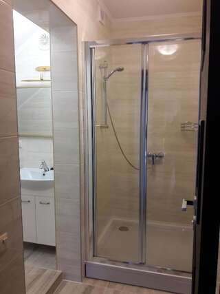 Хостелы SWEEThostel Винница Кровать в общем номере с 4 кроватями-63